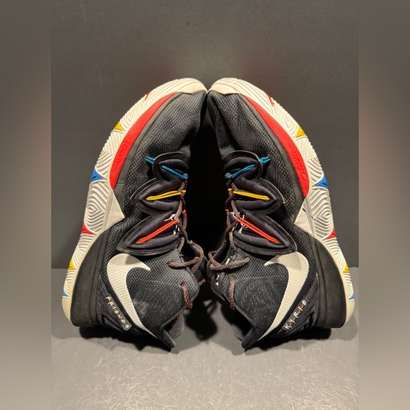 Size 14 - Men's Nike Kyrie 5 Friends Black‎ Basketball Sneakers Shoes Athletic - Picture 4 of 7